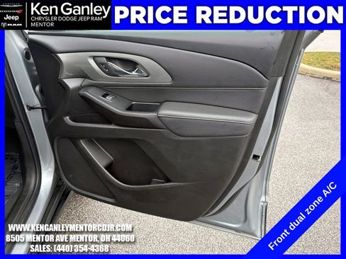 Used 2023 Chevrolet Traverse LT image 26