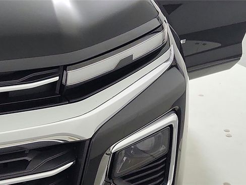 Used 2024 Chevrolet Traverse LT image 37