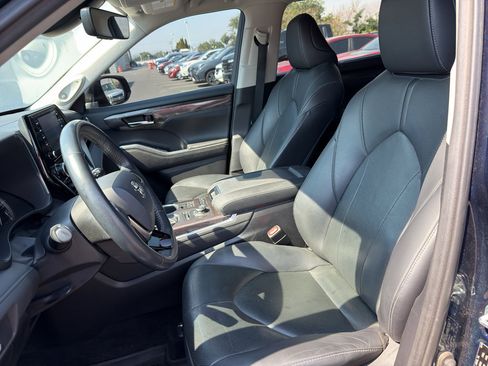 Used 2020 Toyota Highlander Limited AWD/4WD image 2