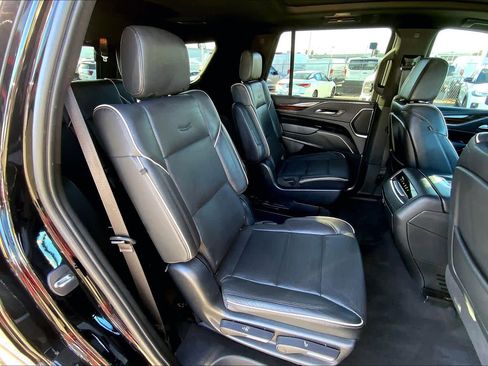 Used 2023 Cadillac Escalade Premium Luxury image 19