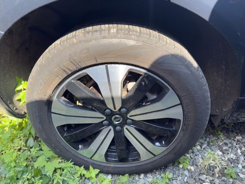 Certified 2024 Volvo XC60 T8 Plus w/ Climate Package image 12