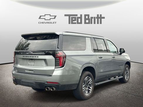 Certified 2025 Chevrolet Suburban Z71 AWD/4WD image 4