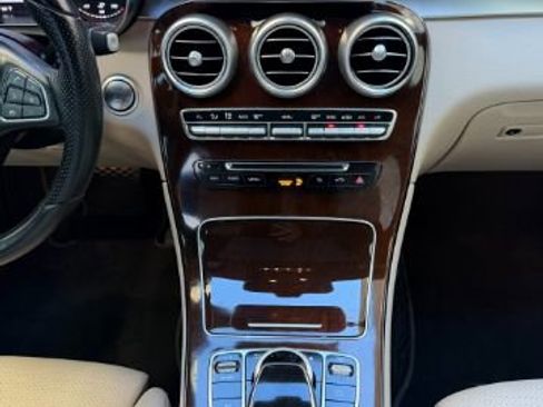 Used 2017 Mercedes-Benz GLC 300 4MATIC image 21