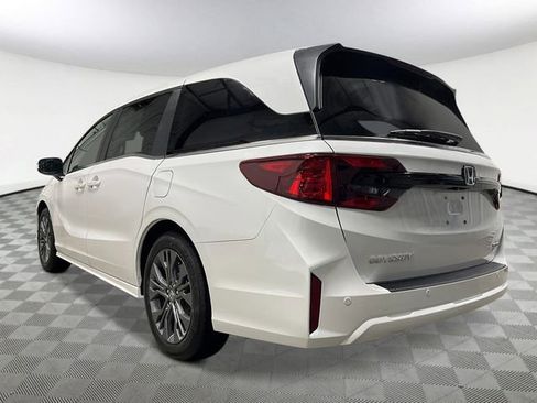New 2026 Honda Odyssey Touring image 3