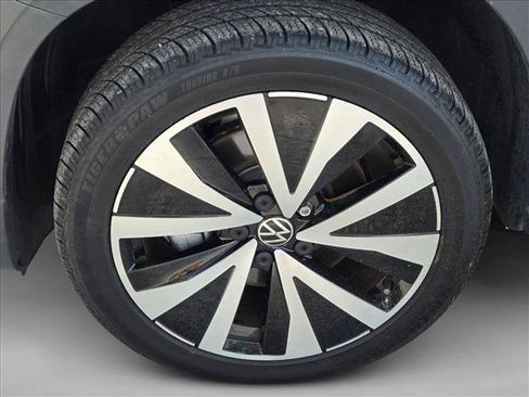 Used 2022 Volkswagen Taos SE image 21