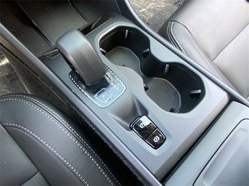 New 2025 Volvo XC40 B5 Core w/ Protection Package Premier image 23