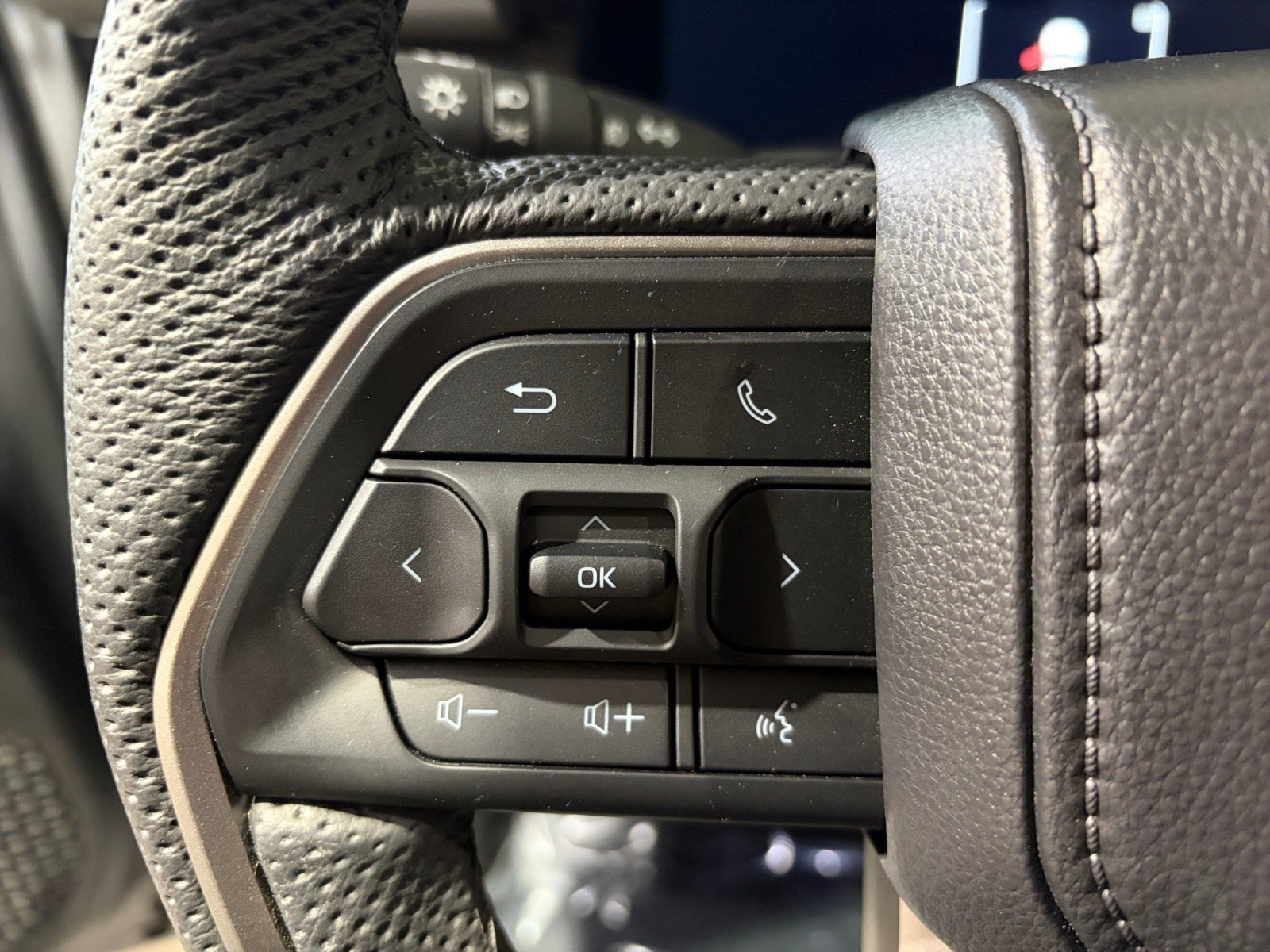 Certified 2025 Toyota Tacoma TRD Sport w/ TRD Sport Premium Package AWD/4WD image 14