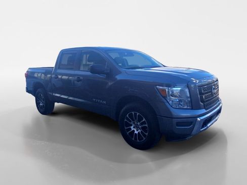 Used 2023 Nissan Titan SV image 8