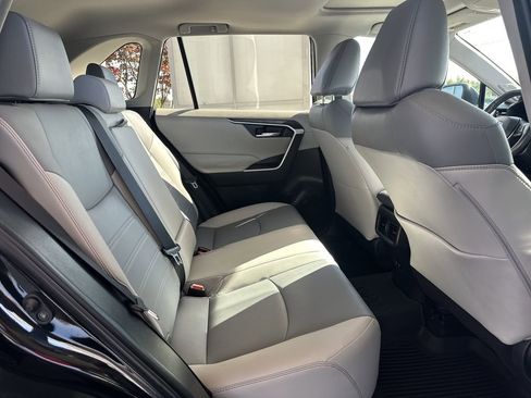 Certified 2020 Toyota RAV4 XLE Premium AWD/4WD image 15
