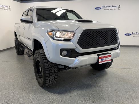 Used 2022 Toyota Tacoma TRD Sport w/ Technology Package AWD/4WD image 32