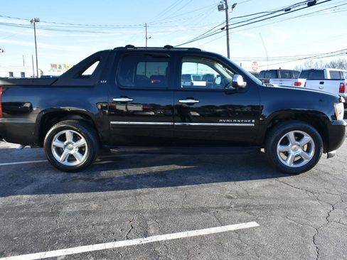 Used 2009 Chevrolet Avalanche LTZ image 4