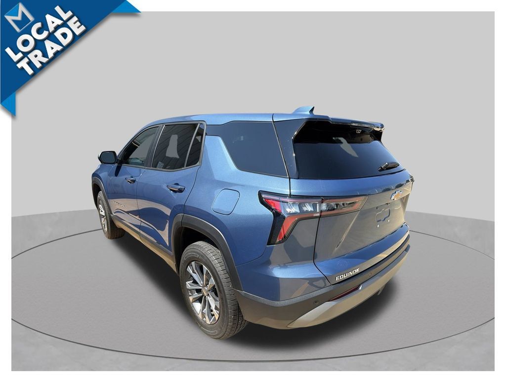Used 2026 Chevrolet Equinox LT w/ Safety and Technology Package FWD image 2