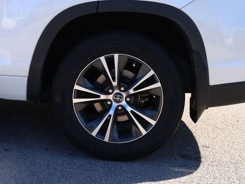 Used 2016 Toyota Highlander XLE image 17