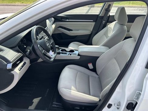 Used 2023 Nissan Altima 2.5 SV w/ SV Premium Package image 19
