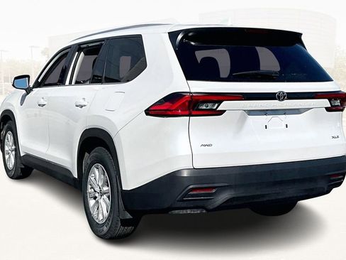 Used 2024 Toyota Grand Highlander XLE image 4