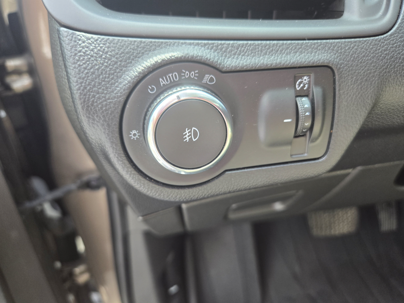 Used 2019 Buick Envision Essence w/ LPO, Active Package AWD/4WD image 15