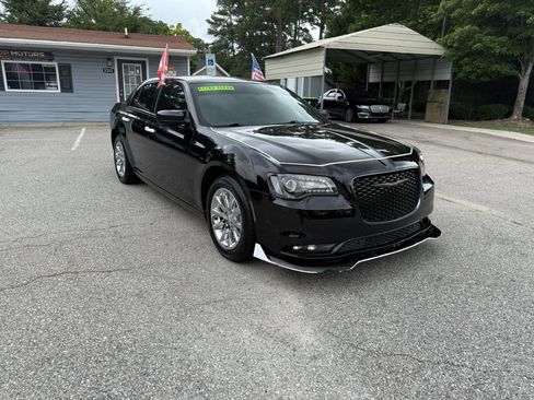 Used 2022 Chrysler 300 S RWD image 3