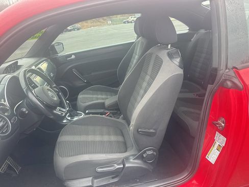 Used 2012 Volkswagen Beetle Launch Edition image 13