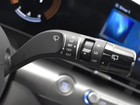 Used 2025 Hyundai Kona SEL FWD image 27