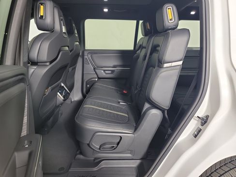 Used 2025 Rivian R1S Adventure AWD/4WD image 21