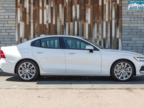 Used 2021 Volvo S60 T6 Momentum AWD/4WD image 8