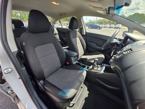 Used 2018 Kia Forte LX image 15