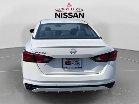 Used 2025 Nissan Altima 2.5 SV FWD image 5