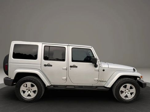 Used 2011 Jeep Wrangler Unlimited Sahara w/ Connectivity Group AWD/4WD image 3