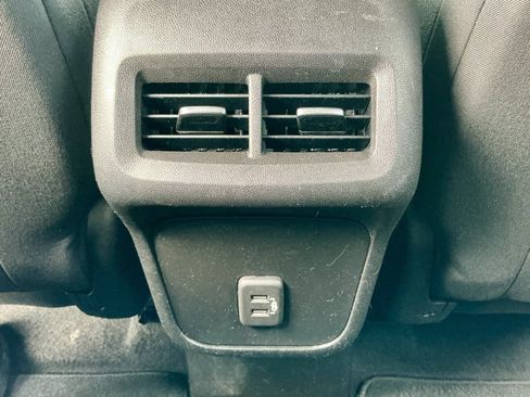 Used 2021 Chevrolet Equinox LT image 31