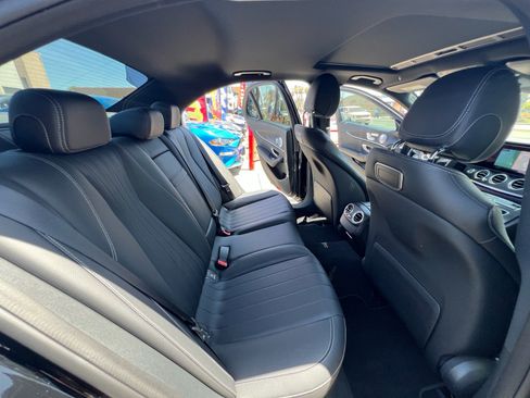 Used 2018 Mercedes-Benz E 400 4MATIC Sedan w/ Premium 3 Package image 36
