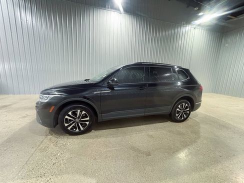 Used 2022 Volkswagen Tiguan S image 2