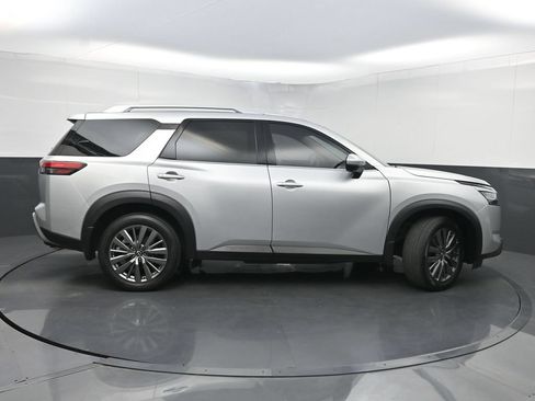 Used 2024 Nissan Pathfinder SL w/ SL Premium Package FWD image 45