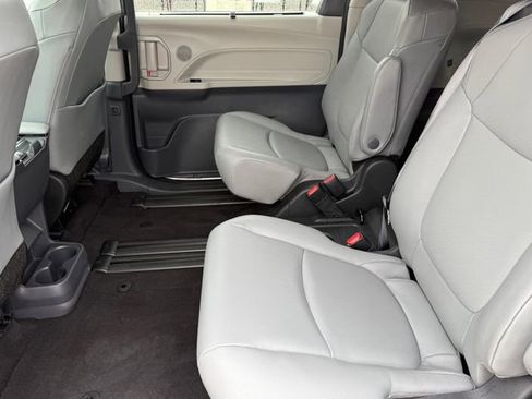 Used 2024 Toyota Sienna XLE image 30