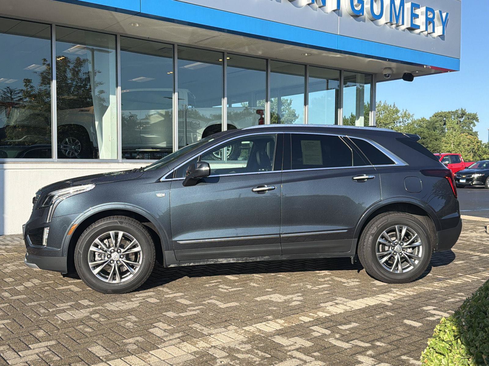 Used 2021 Cadillac XT5 Premium Luxury AWD/4WD image 2