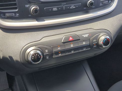 Used 2016 Kia Sorento LX image 16