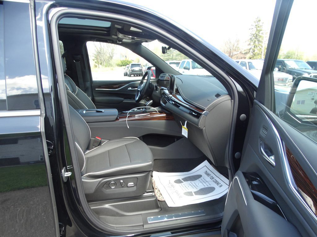 Used 2021 Cadillac Escalade Premium Luxury AWD/4WD image 12