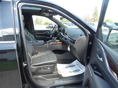 Used 2021 Cadillac Escalade Premium Luxury image 12