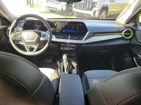 Used 2025 Chevrolet Trax LT w/ Driver Confidence Package image 16