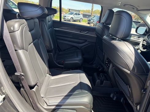Used 2023 Jeep Grand Cherokee L Limited AWD/4WD image 31