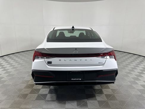 Used 2024 Hyundai Elantra Blue image 6