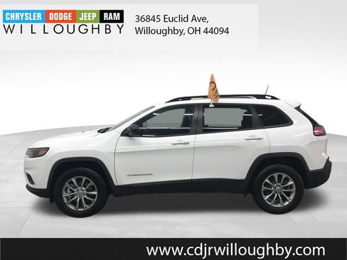 Certified 2022 Jeep Cherokee Latitude Lux w/ Sun & Sound Group image 5