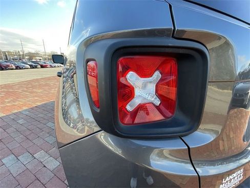 Used 2018 Jeep Renegade Latitude image 14