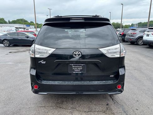 Used 2011 Toyota Sienna SE w/ Preferred Pkg FWD image 4