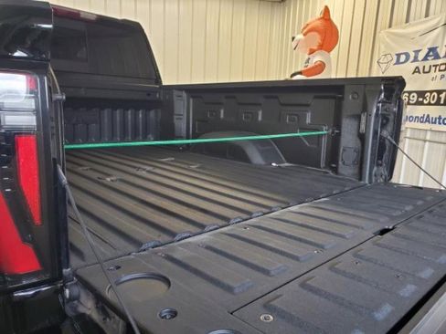 Used 2025 GMC Sierra 2500 AT4 image 8