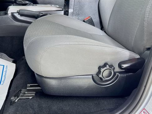 Used 2018 Toyota Tacoma SR5 AWD/4WD image 23