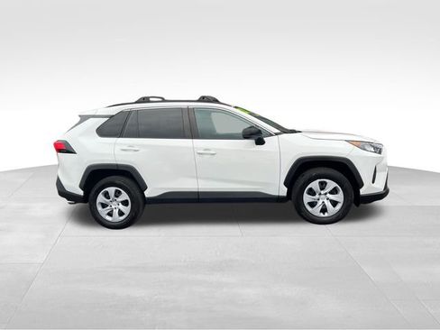 Used 2021 Toyota RAV4 LE image 4