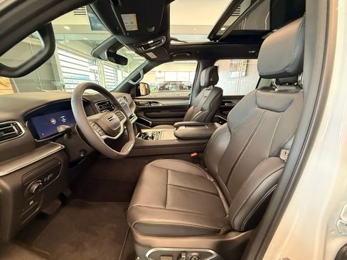 New 2026 Jeep Grand Wagoneer L Limited AWD/4WD image 17