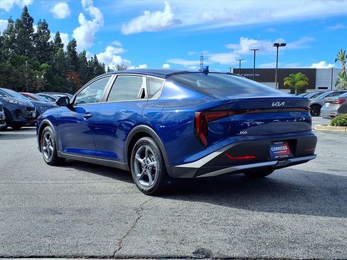 Used 2025 Kia K4 LXS image 3