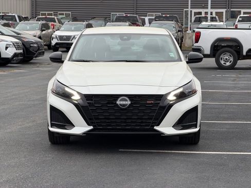 New 2026 Nissan Altima 2.5 SR FWD image 9