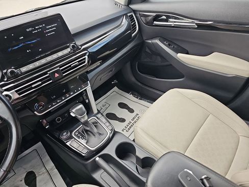 Used 2022 Kia Seltos EX image 29